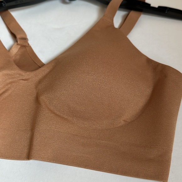 True & Co Soft Form V-Neck Adjustable Strap
Bralette Size Medium - Picture 5 of 5